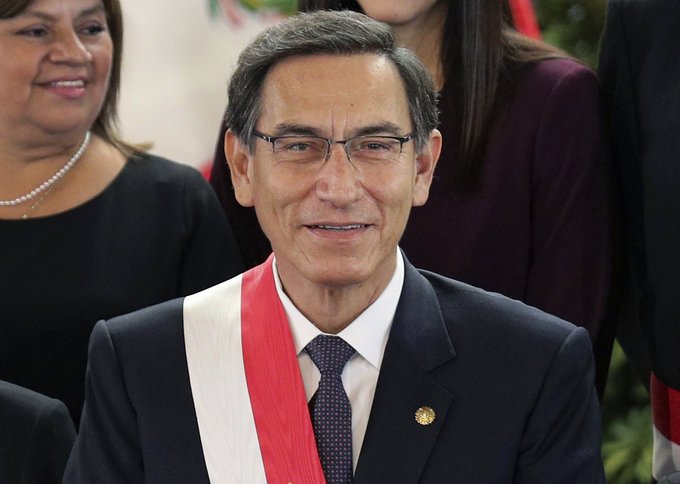 Perú cambia ministros en ceremonia marcada por la pandemia Perú cambia ministros en ceremonia marcada por la pandemia