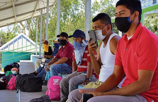 Nicaragüenses varados en la frontera sur esperan permiso para ingresar a su país Nicaragüenses varados en la frontera sur esperan permiso para ingresar a su país