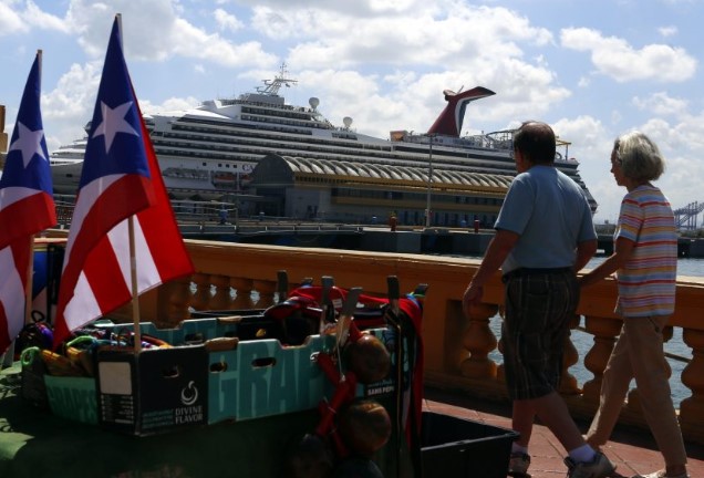 Puerto Rico da marcha atrás en la reapertura, ante más casos de covid-19