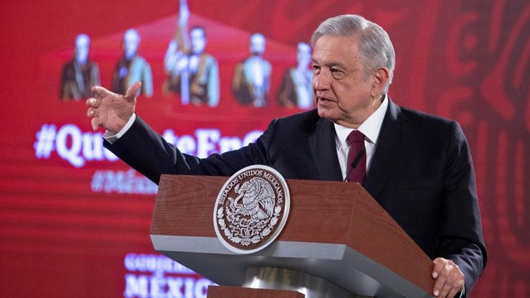 Presidente de México asevera que se pondrá la mascarilla hasta que no haya corrupción en su país