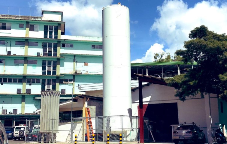 Hospital Escuela instala tanque estacionario de oxígeno 