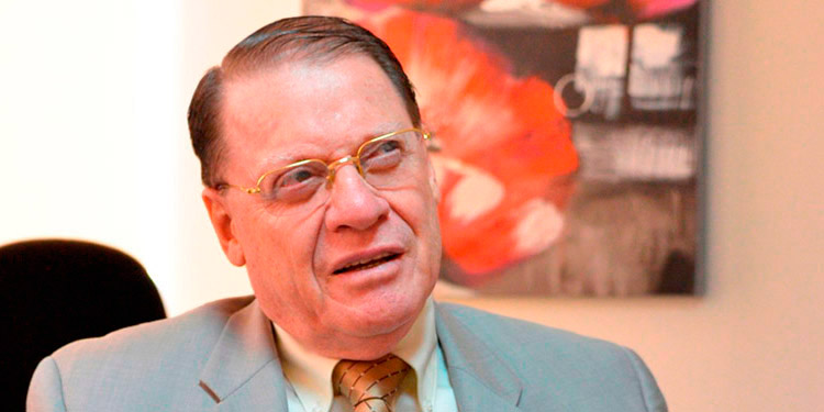 Psiquiatra Javier Uclés: «El COVID-19 afecta física y anímicamente a la población» Psiquiatra Javier Uclés: «El COVID-19 afecta física y anímicamente a la población»