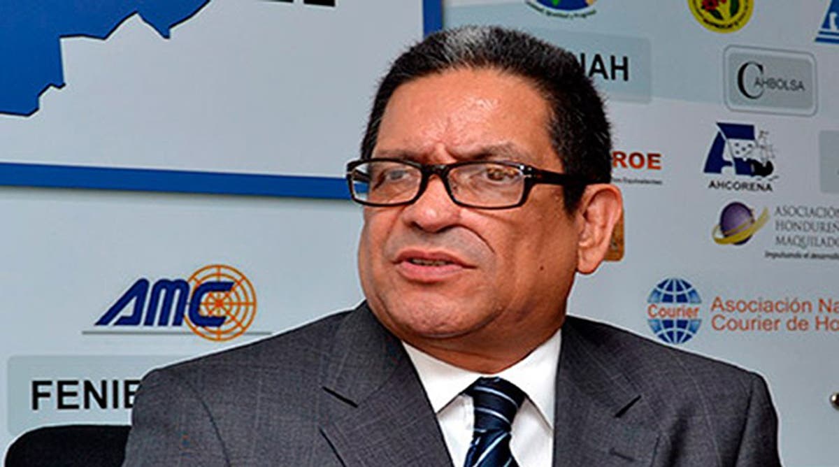 Armando Urtecho: “El que ordenó la compra de esos hospitales debe dar la cara”