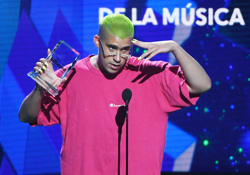 Bad Bunny es premiado como el mejor compositor del año de la música latina Bad Bunny es premiado como el mejor compositor del año de la música latina