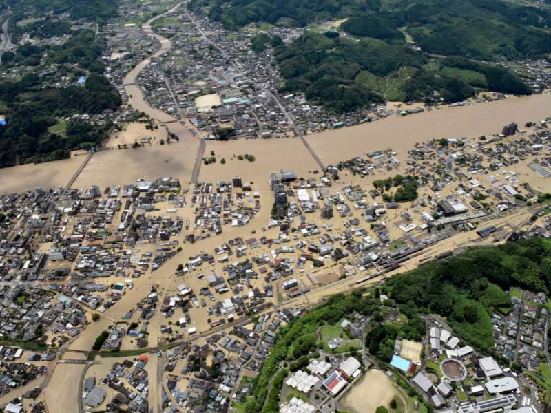 Encuentran al menos 14 muertos en un hogar de ancianos inundado en Japón