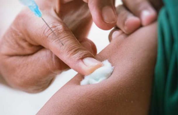 Vacuna de Oxford: primeros ensayos sugieren ‘doble protección’ contra el Covid-19