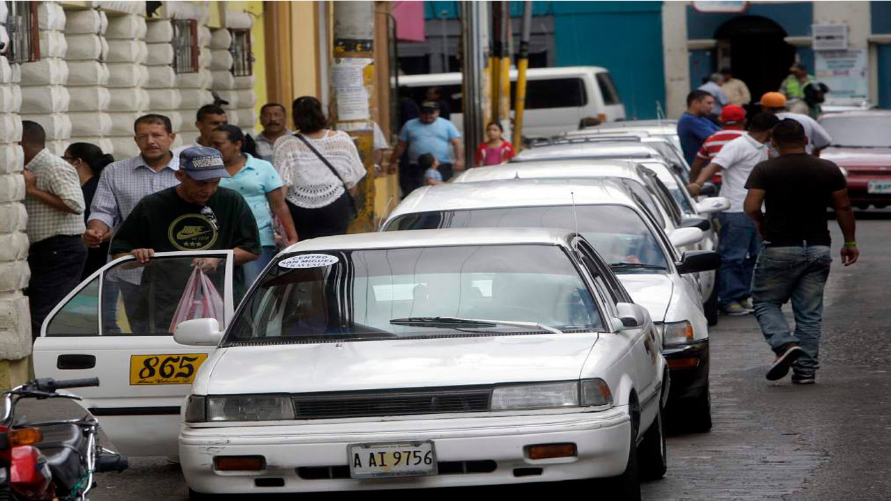 Taxista amenazan con realizar caravana a El Salvador para solicitar vacunas a Nayib Bukele