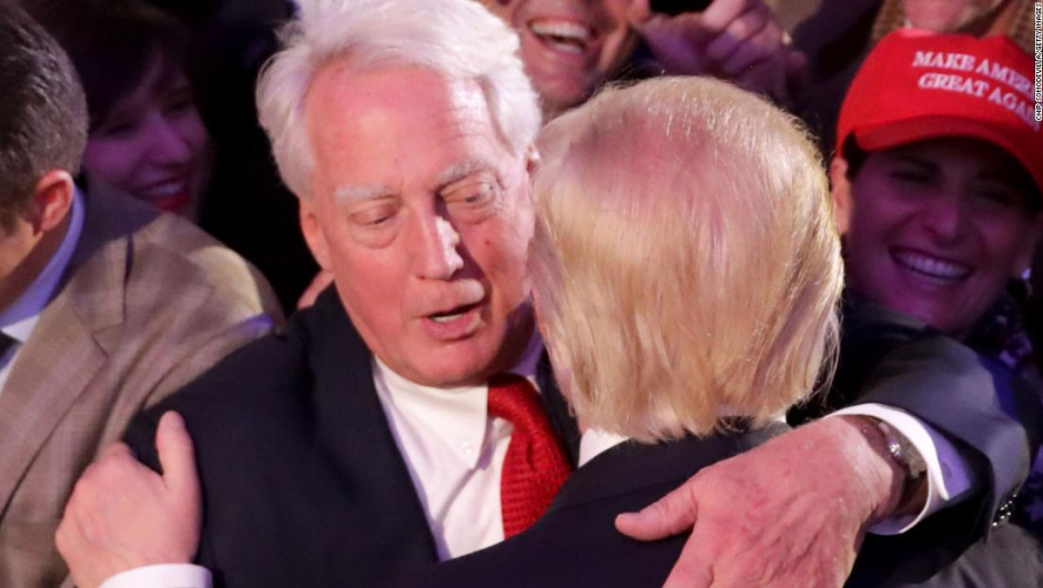 Hospitalizan al hermano del presidente Trump