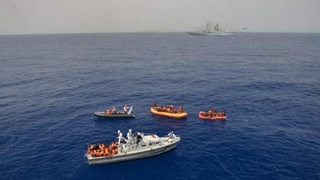 Al menos 45 inmigrantes mueren al naufragar frente a las costas de Libia