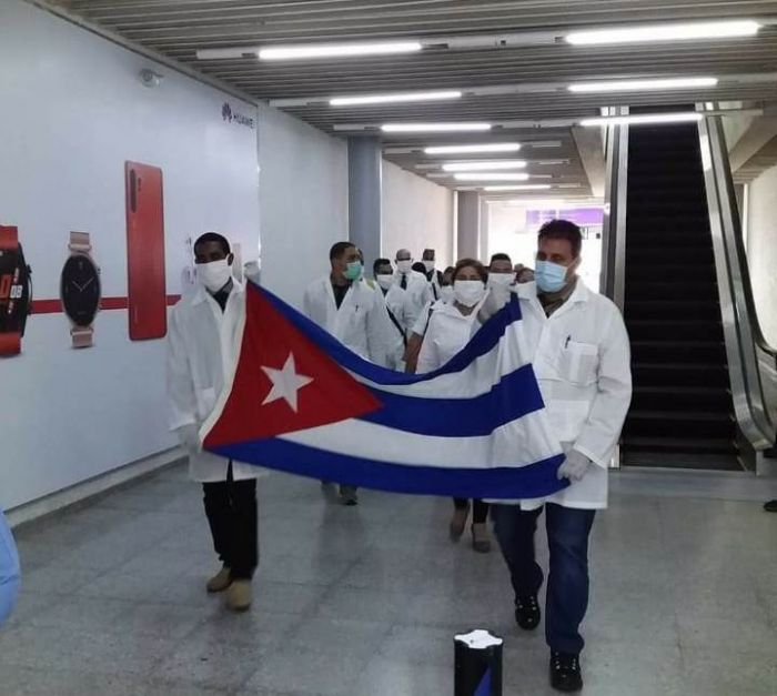 Brigada Médica cubana recibe la Condecoración del CN en el Grado de “CRUZ DE COMENDADOR” Brigada Médica cubana recibe la Condecoración del CN en el Grado de “CRUZ DE COMENDADOR”