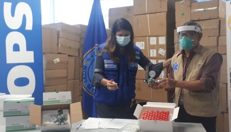 OPS dona un kit para toma de muestra de hisopado destinado al laboratorio Nacional de Virología