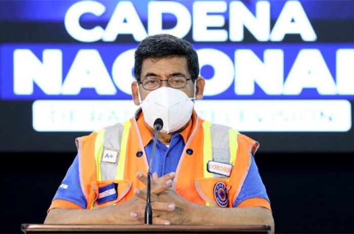 Tras  varios días interno en el Hospital «El Tórax» ministro de COPECO Carlos Cordero  recibe el alta médica