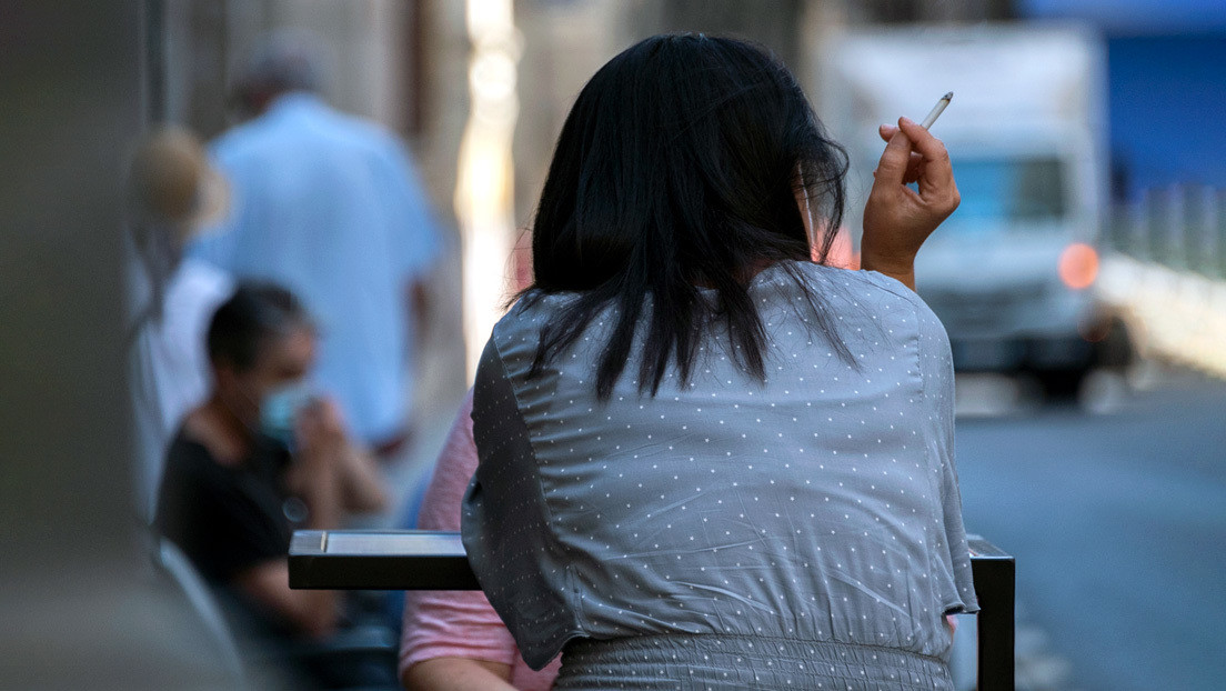 España cerrará el ocio nocturno y prohibirá fumar en la vía pública
