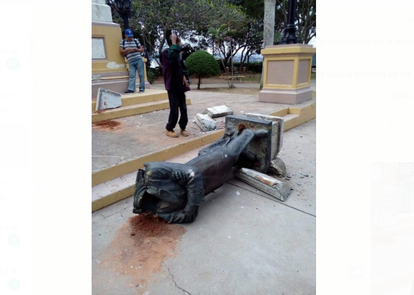 Derriban estatua del ex presidente Manuel Bonilla ubicada en el Parque La Leona Derriban estatua del ex presidente Manuel Bonilla ubicada en el Parque La Leona