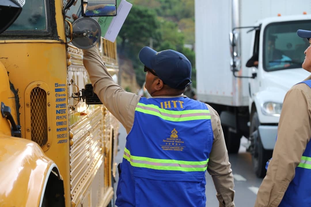 José Lobo: «Hasta ocho unidades al día son decomisadas por violar la ley» José Lobo: «Hasta ocho unidades al día son decomisadas por violar la ley»