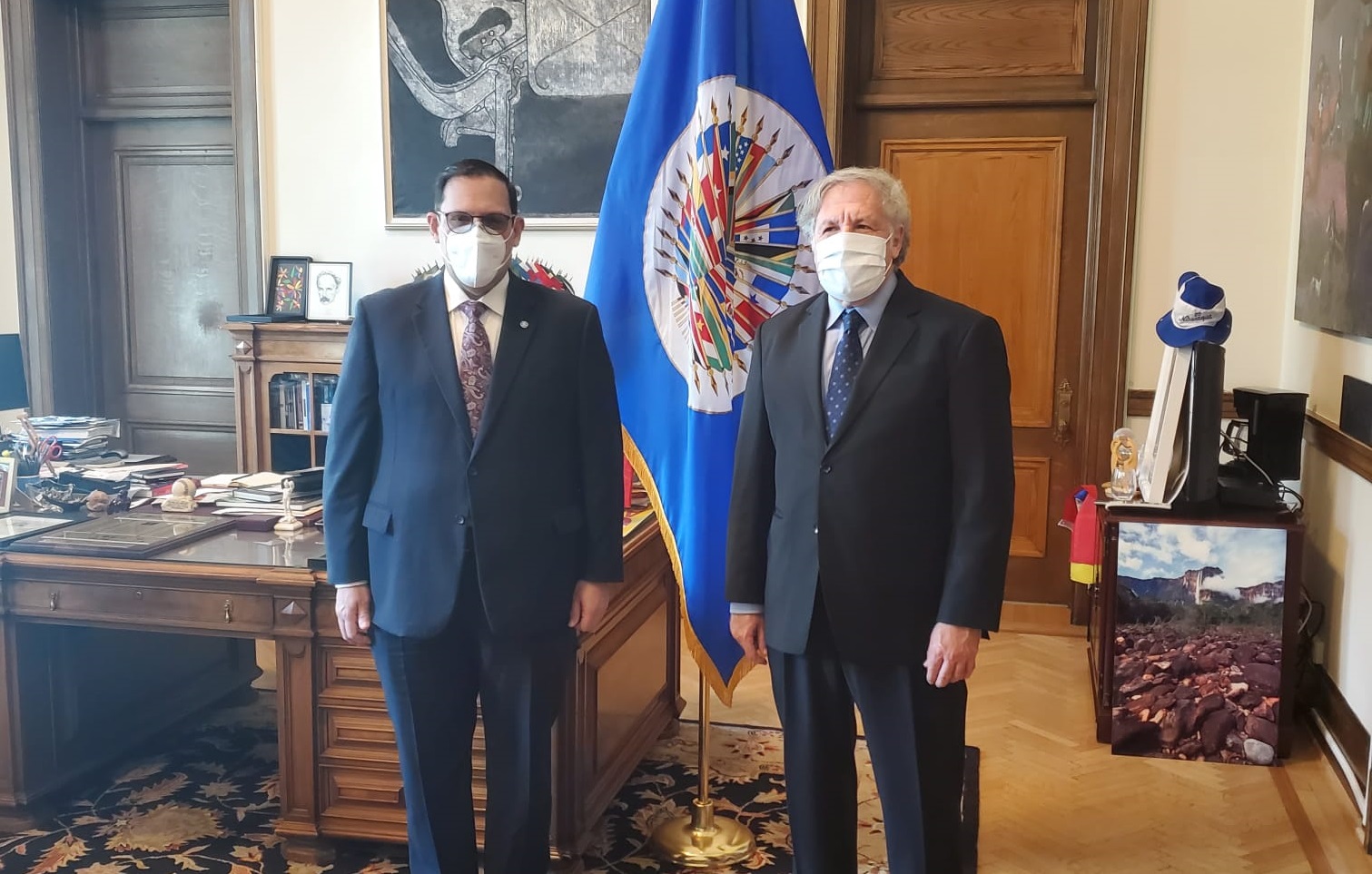 El Canciller Lisandro Rosales se reúne con Luis Almagro Secretario General de OEA