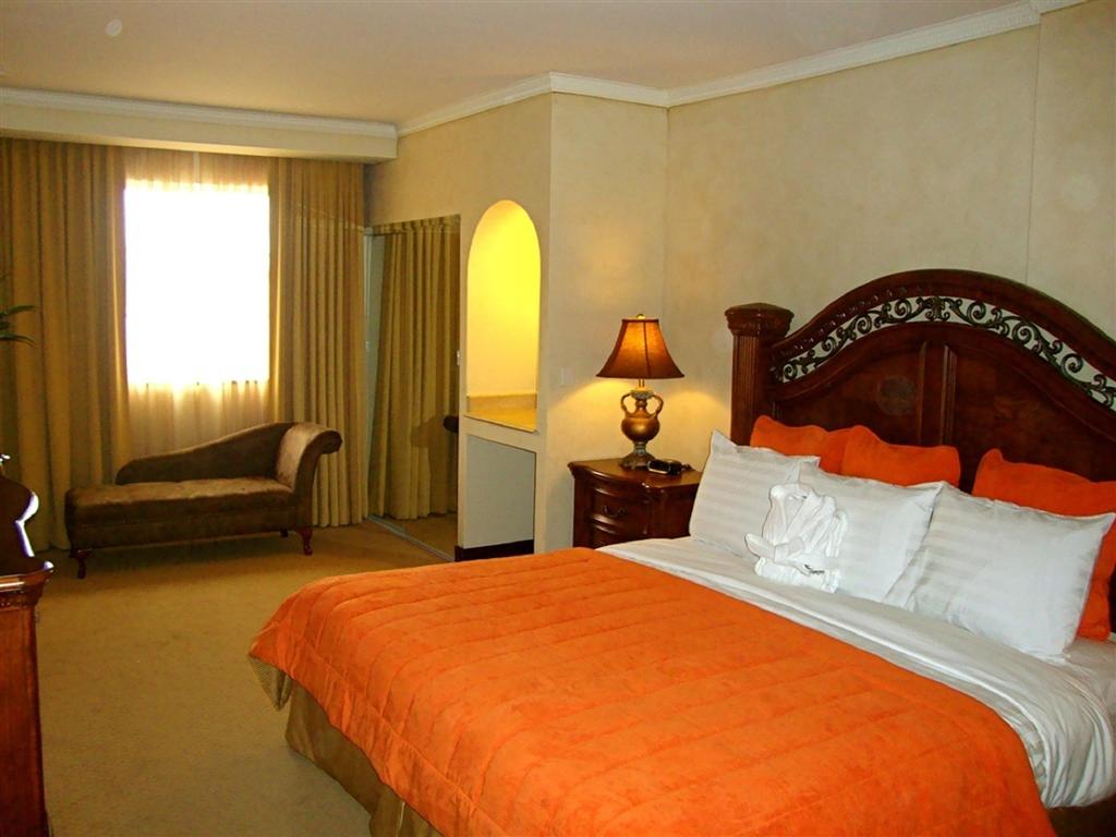 Cierran dos moteles en SPS por irrespetar decreto de toque de queda Cierran dos moteles en SPS por irrespetar decreto de toque de queda