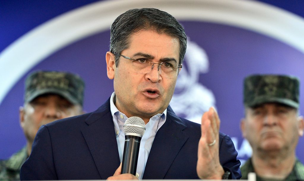 Presidente Hernández instruye a ministro de Finanzas pagar salario al personal de primera línea contra pandemia Presidente Hernández instruye a ministro de Finanzas pagar salario al personal de primera línea contra pandemia