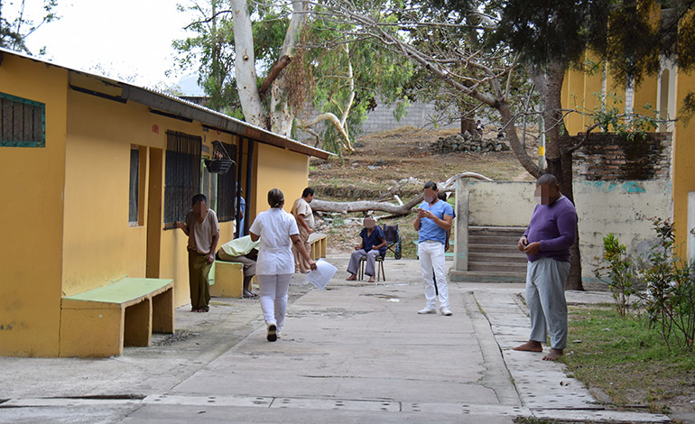 Empleados del Hospital Santa Rosita piden destitución del director Marvin Macedo por abuso de autoridad y Malversación de causales Empleados del Hospital Santa Rosita piden destitución del director Marvin Macedo por abuso de autoridad y Malversación de causales