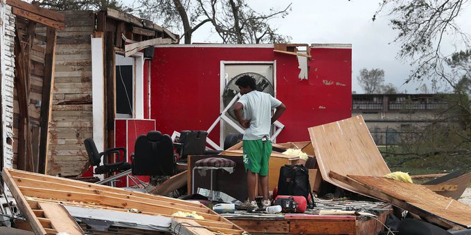 Murieron al menos 14 personas en EEUU por el paso del huracán Laura