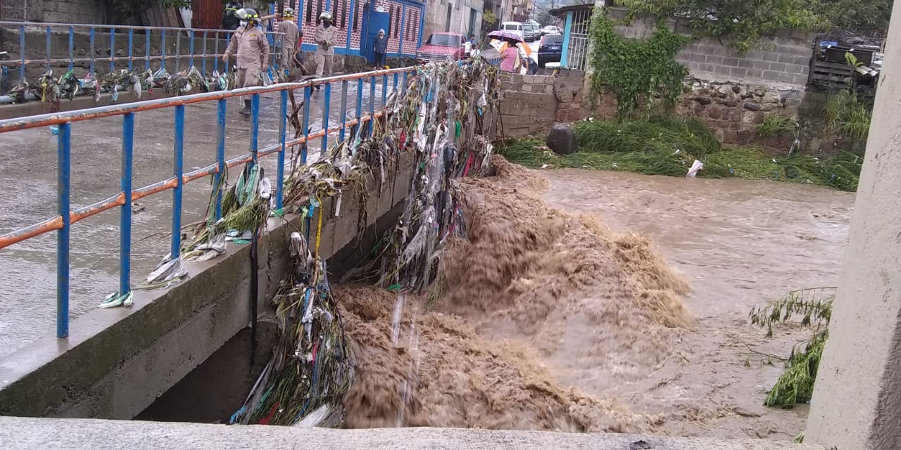 Fuertes lluvias provocan inundaciones de calles y daños a viviendas en territorio nacional