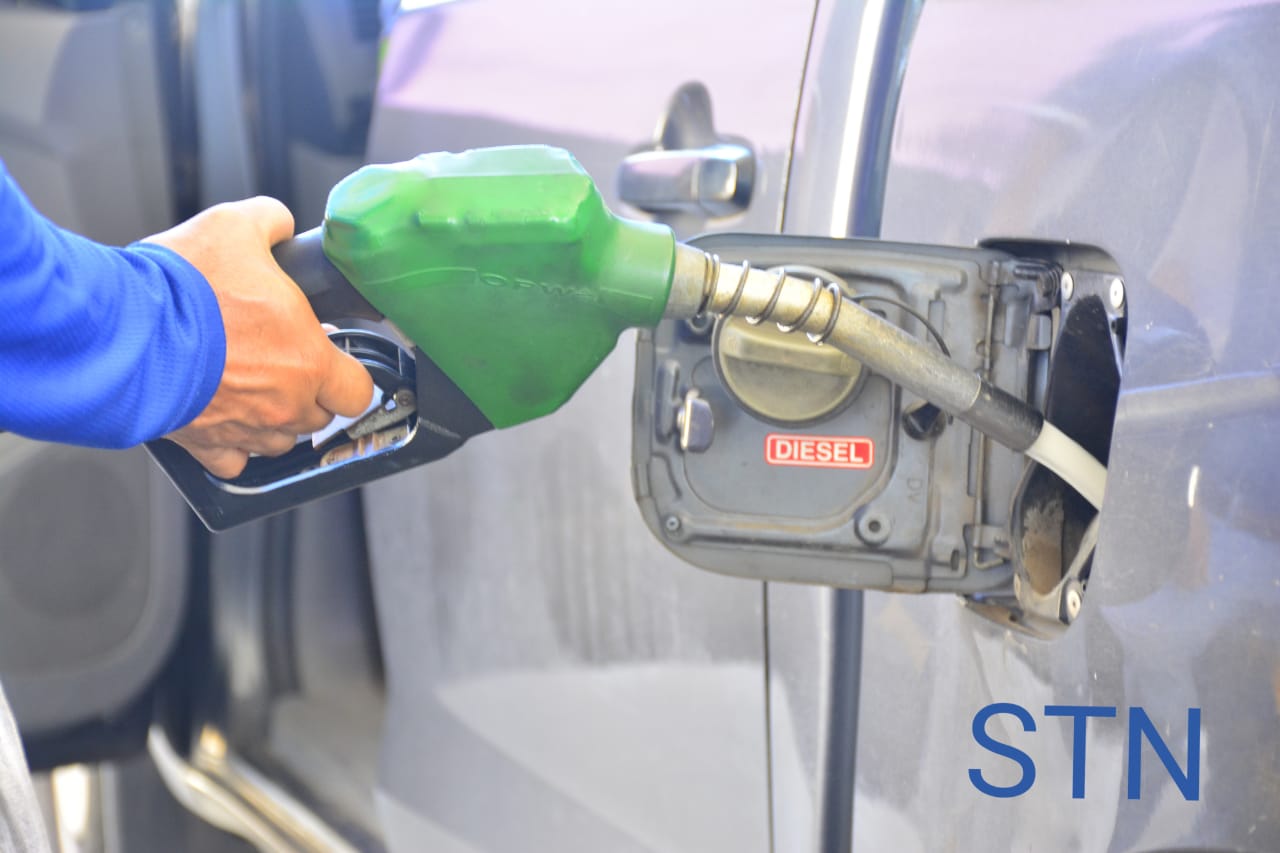 A partir de mañana baja el precio del diésel en el país
