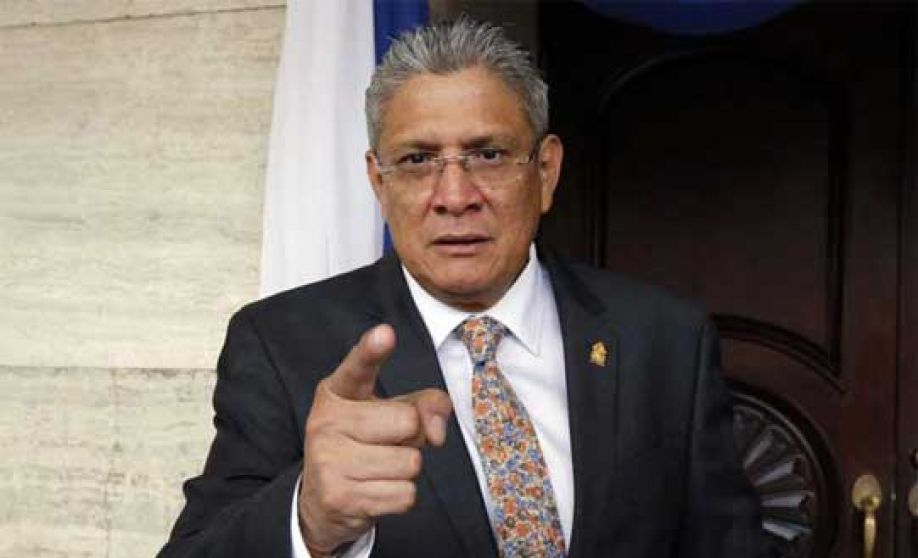 Esdras Amado López le pide a «la llorona» que saque el millón de votos que tiene para inscribir su partido