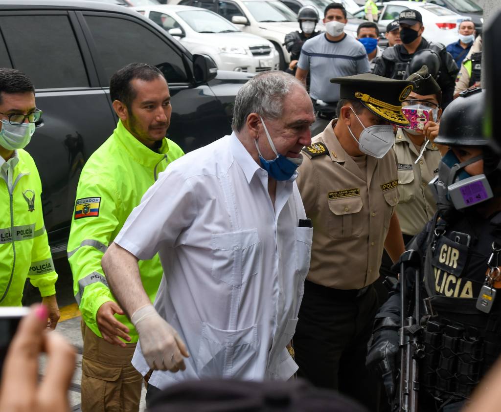 Detienen al expresidente de Ecuador Abdalá Bucaram por un caso de delincuencia organizada Detienen al expresidente de Ecuador Abdalá Bucaram por un caso de delincuencia organizada