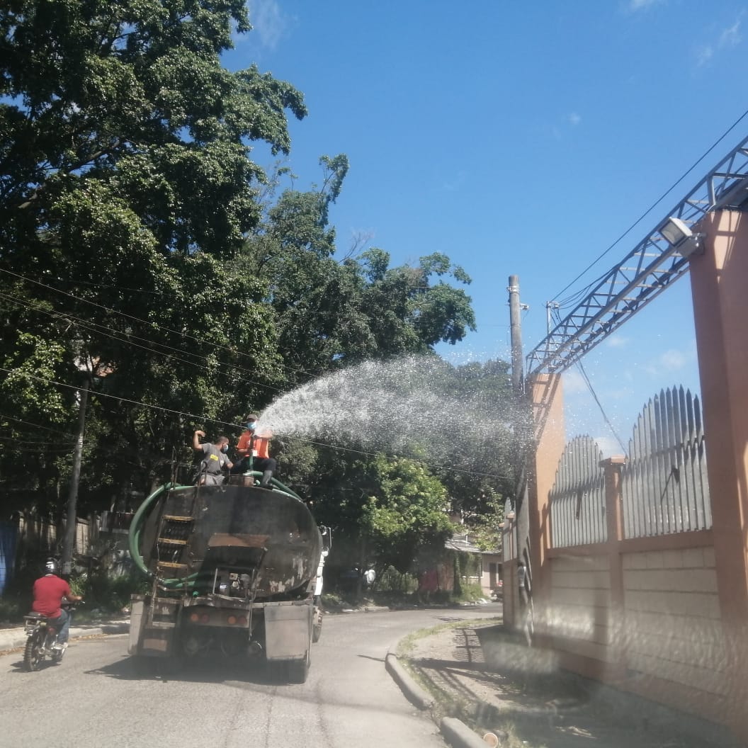 CODEM y AMCD ejecutan operativo de desinfección del Mercado La Isla CODEM y AMCD ejecutan operativo de desinfección del Mercado La Isla