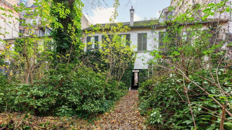 Hallan cadáver oculto 30 años en lujosa mansión de París