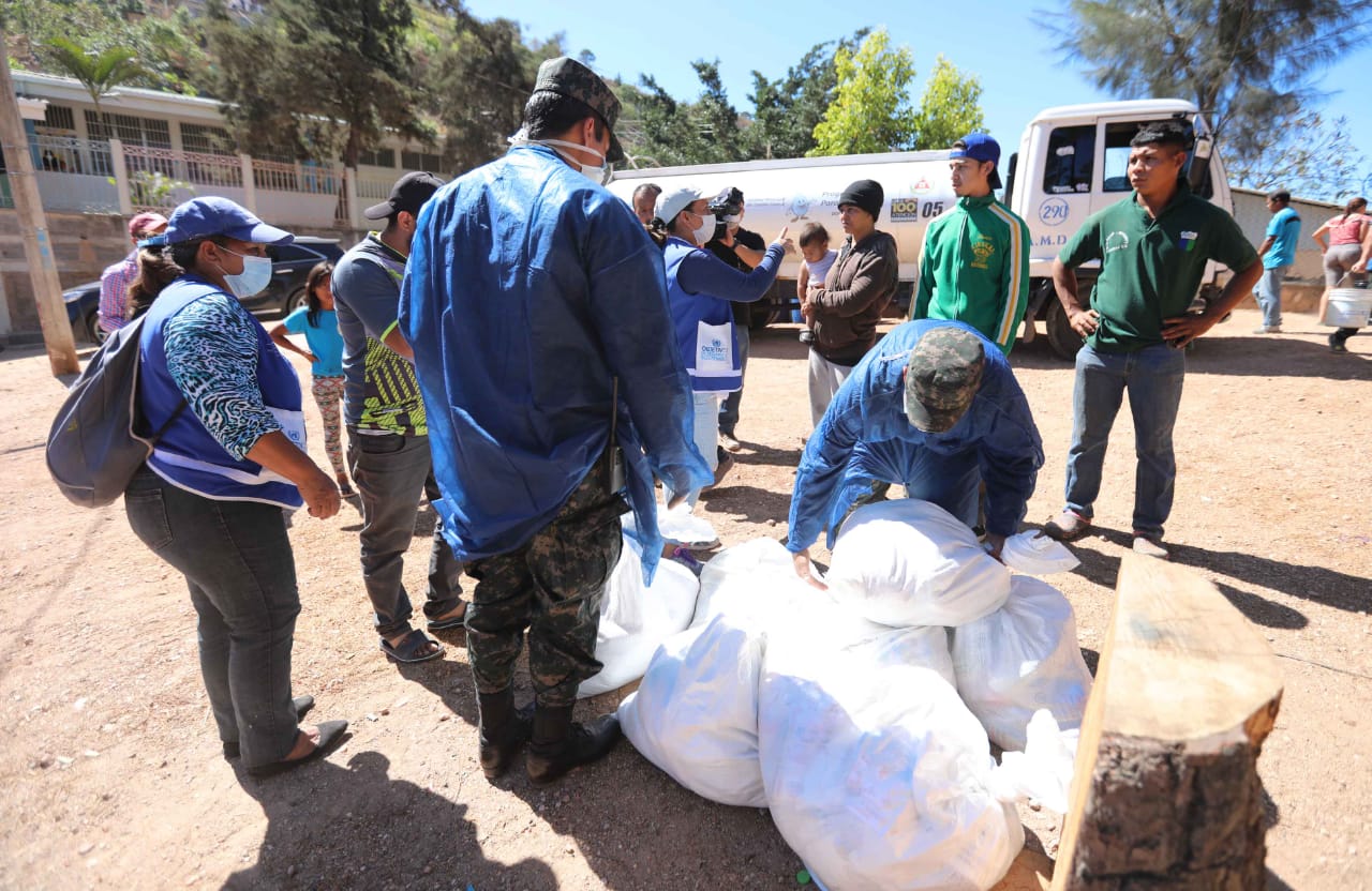 ¡Honduras Solidaria 3¡ llega con alimentos a La Ceiba