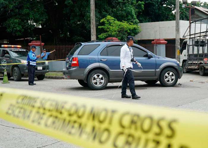 Falsos policías intentan raptar a una familia y dejan al menos seis heridos en la Residencial El Toronjal de La Ceiba Falsos policías intentan raptar a una familia y dejan al menos seis heridos en la Residencial El Toronjal de La Ceiba