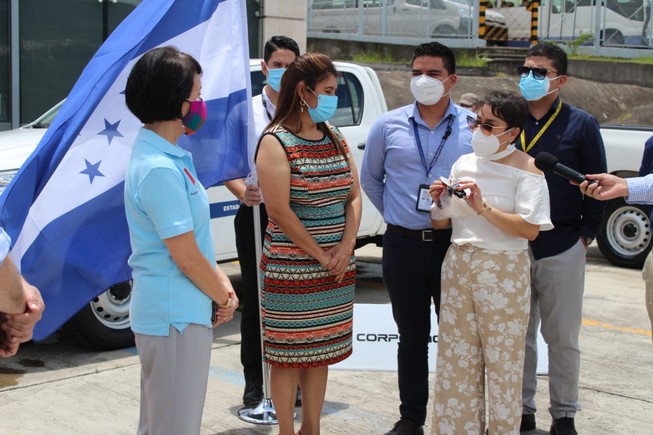 Secretaría de Salud recibe importante donación de ambulancias y dispositivos médicos