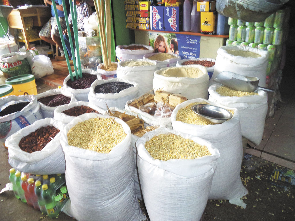 Adecabah afirma que sigue a la baja precio de granos, vegetales y frutas