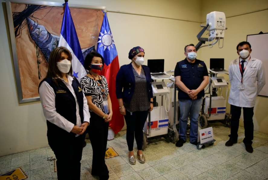 Primera Dama participa en entrega de equipo de Rayos X al Hospital San Felipe, donado por China- Taiwán
