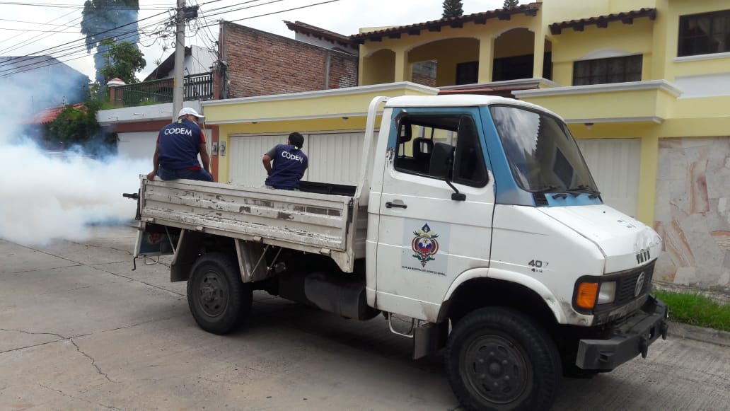 Realizan jornada de fumigación y limpieza en la capital
