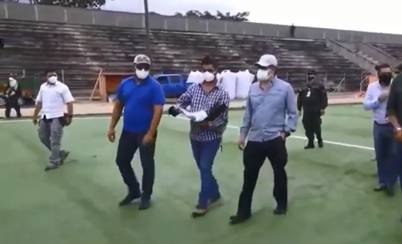 Presidente Hernández verificó trabajos de rehabilitación del estadio de La Paz tras décadas de abandono Presidente Hernández verificó trabajos de rehabilitación del estadio de La Paz tras décadas de abandono