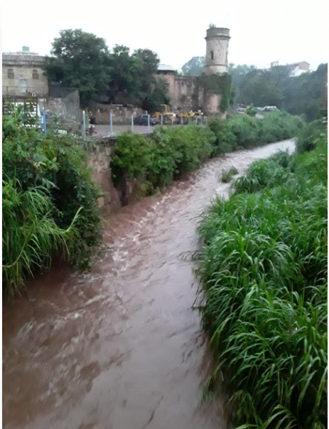 Realizan operaciones de limpieza de sedimentos y escombros dejados por las lluvias en La Capital