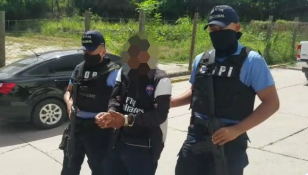 Detienen a un hombre que supuestamente violaba a su hija de 15 años en San Antonio de Oriente, FM Detienen a un hombre que supuestamente violaba a su hija de 15 años en San Antonio de Oriente, FM