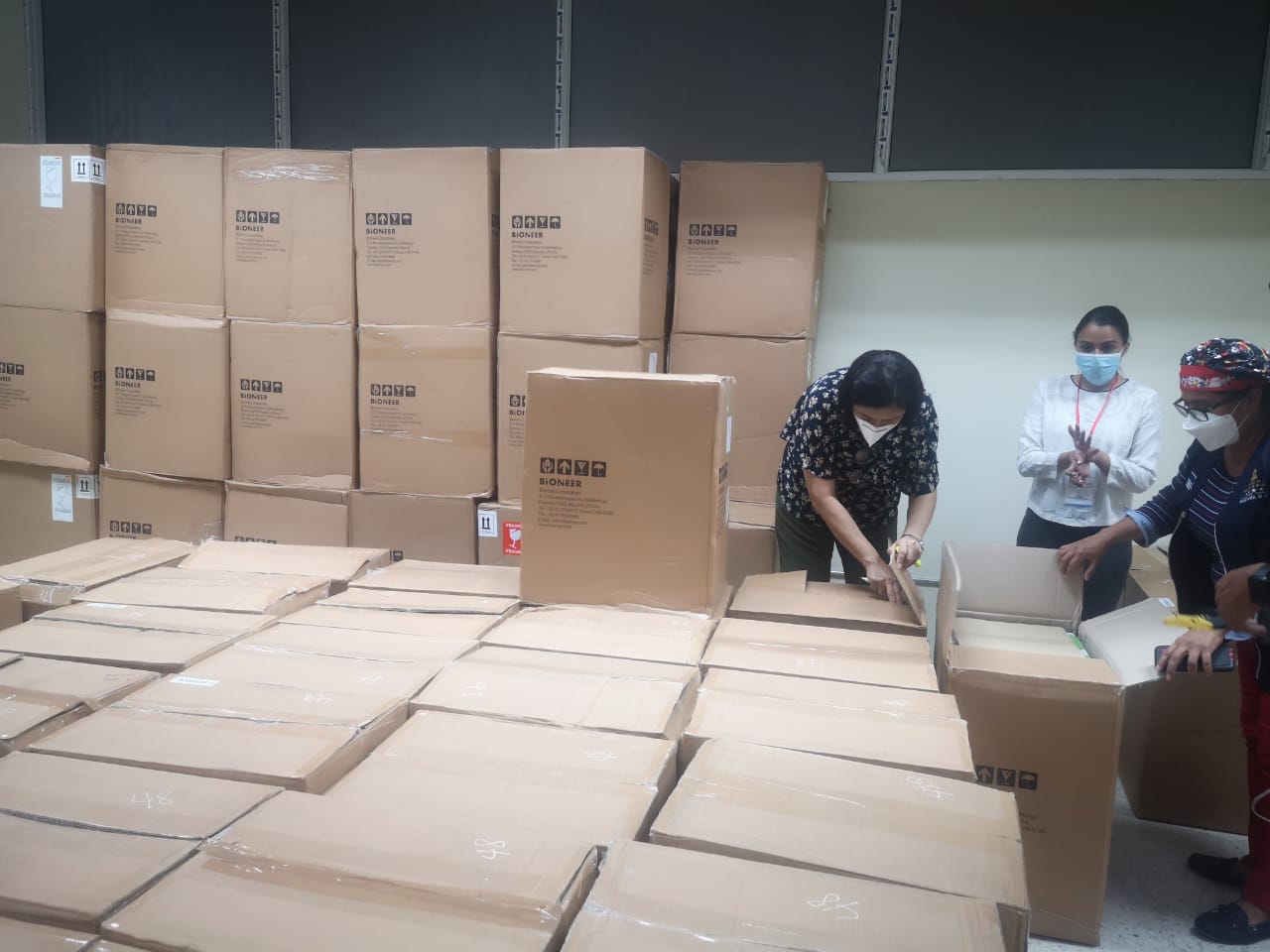 Salud recibe más de 190 mil kits para PCR comprados por Invest-H Salud recibe más de 190 mil kits para PCR comprados por Invest-H