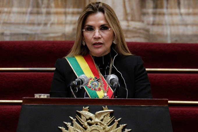 Presidenta interina de Bolivia se retira de las elecciones