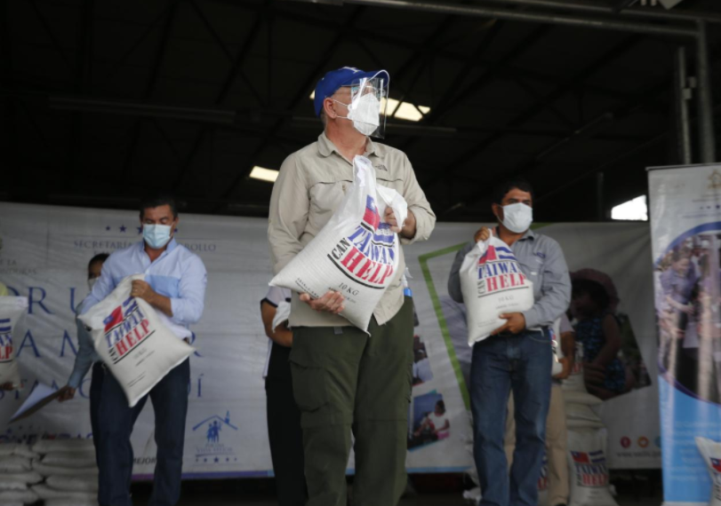 Sedis entrega 374 mil libras de arroz a familias afectas por Covid19 en Comayagua