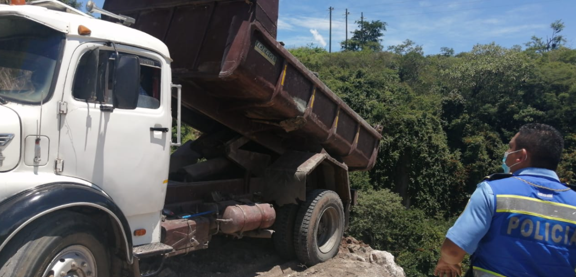 Decomisan cuatro volquetas que eran usadas para botar basura en zonas prohibidas
