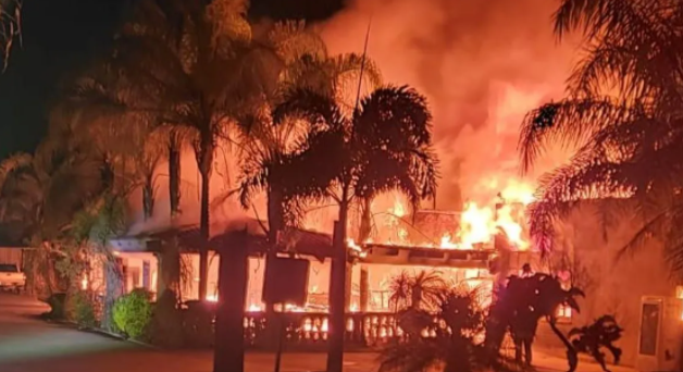 Sicarios mexicanos le prenden fuego a un restaurante con gente adentro 