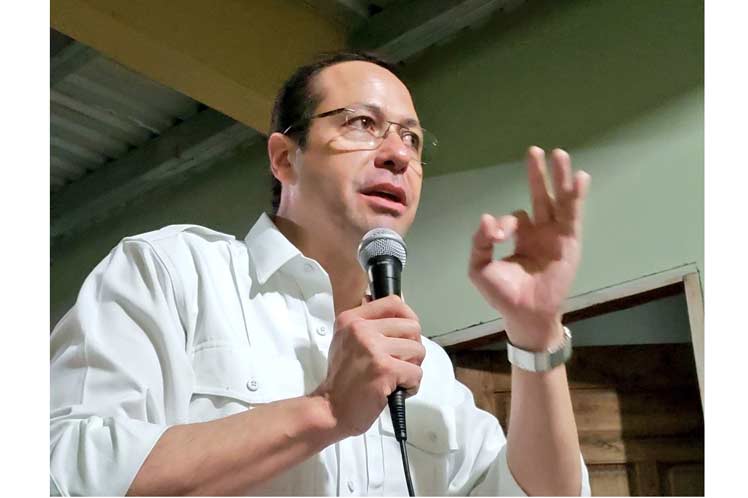 Carlos Reina: Es momento de unirse, no de seguir con divisiones