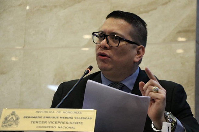 Enrique Yllescas descarta postularse a la presidencia a través de la coalición CREO Enrique Yllescas descarta postularse a la presidencia a través de la coalición CREO