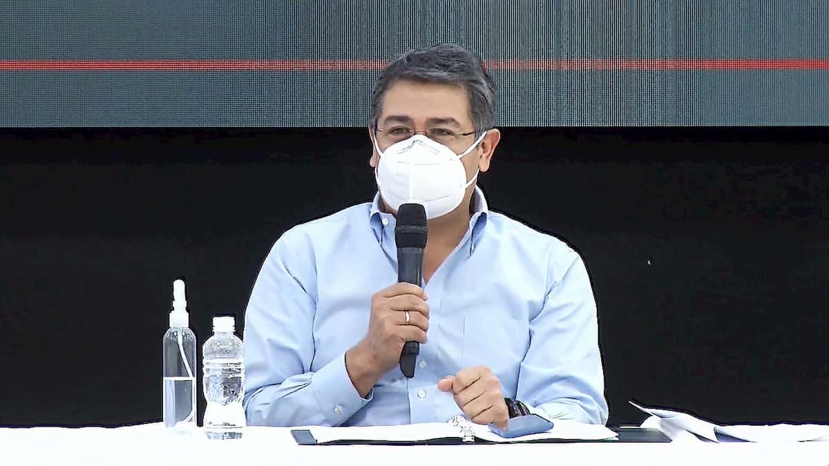 Presidente JOH: «Mientras no haya una vacuna contra el COVID-19, no podemos volver a la normalidad sin medidas»