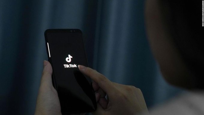 Estados Unidos prohibirá las descargas de WeChat y TikTok desde el domingo