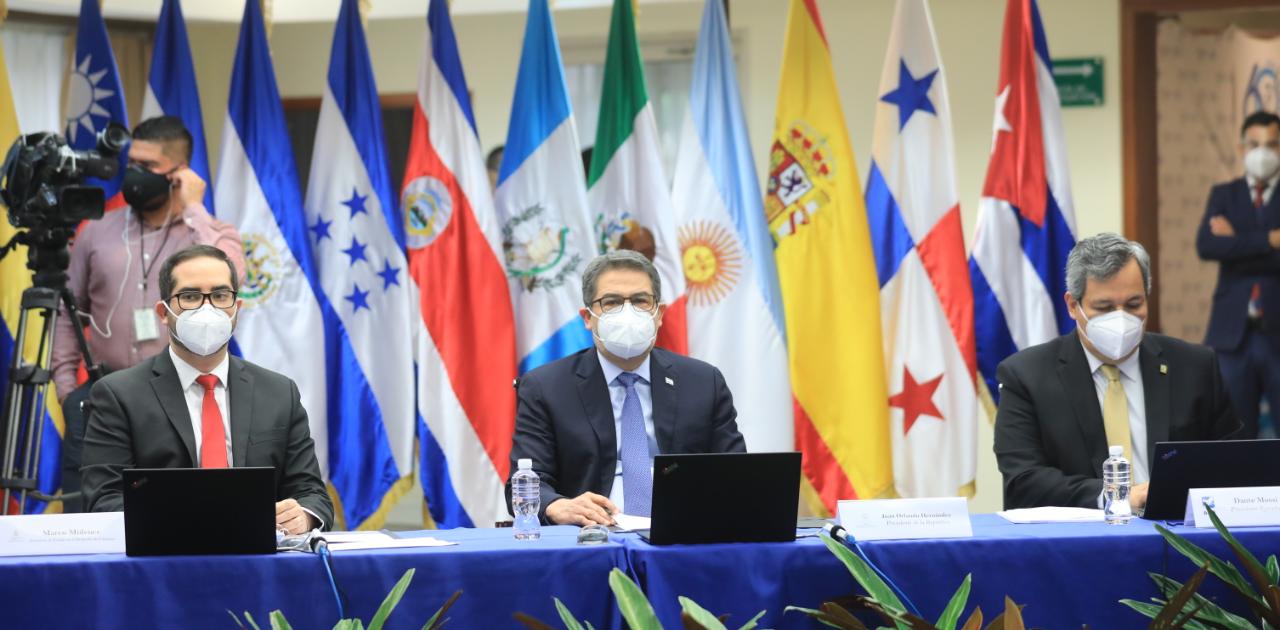 El presidente Hernández participó en la 60 Asamblea Ordinaria de Gobernadores del BCIE