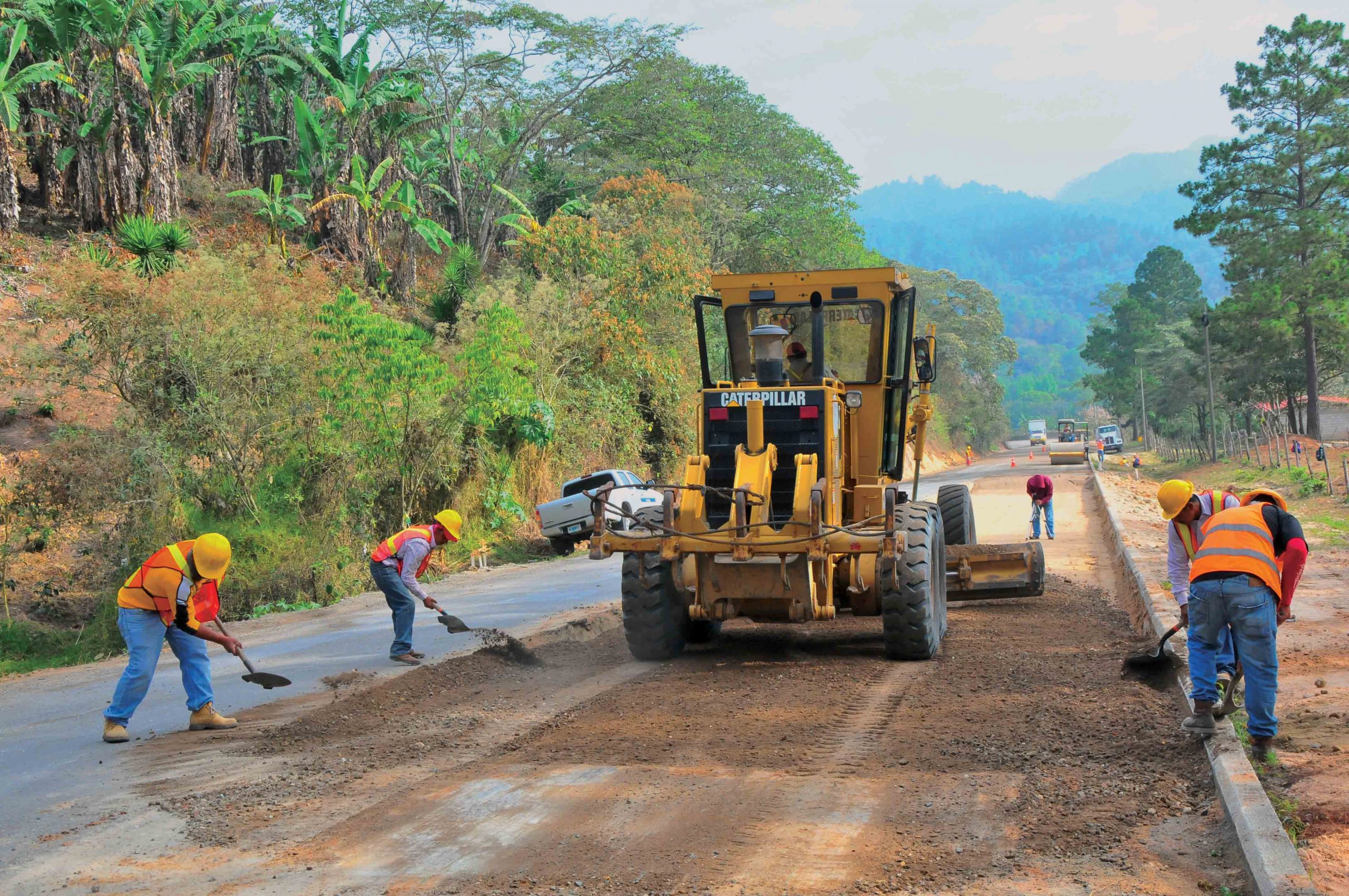 Unos L 250 millones paga Invest-H a 30 empresas constructoras por proyectos en carreteras 